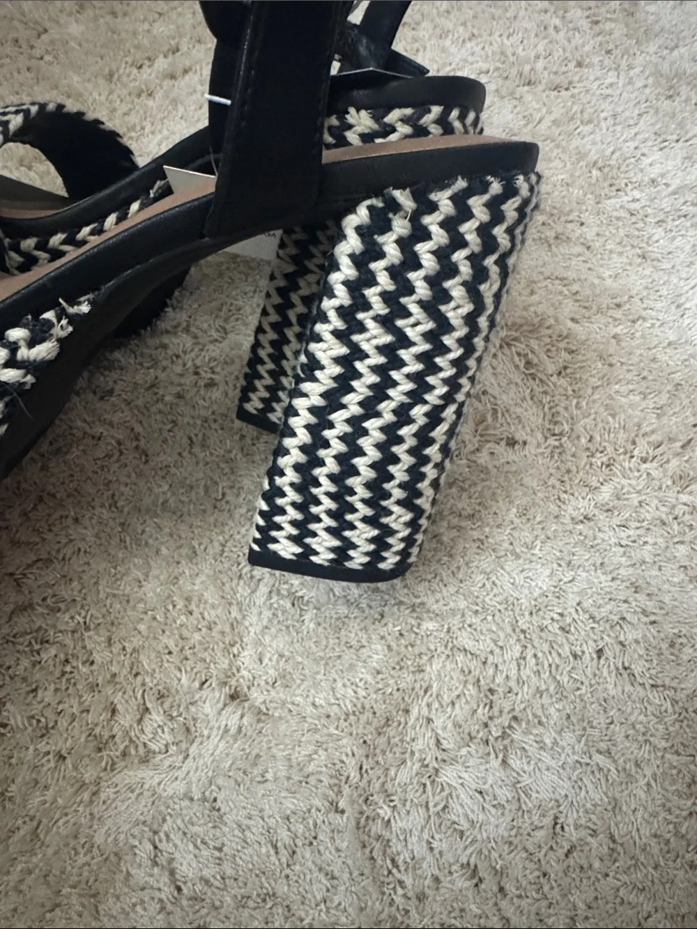 Universal Thread Black and Cream Chevron Platform Sandals